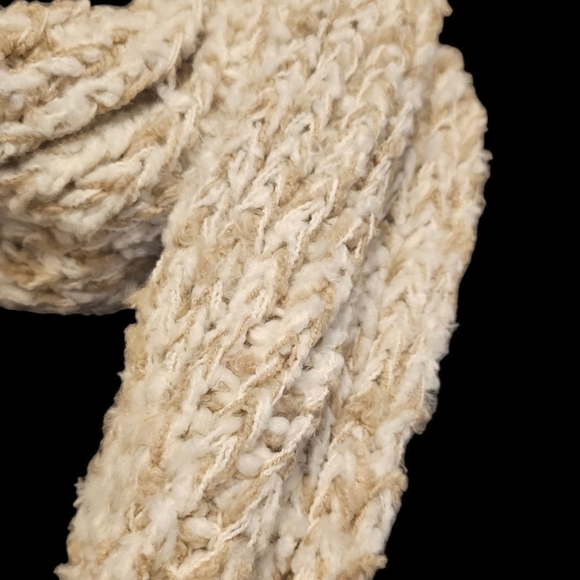 Simply Noelle Chunky Knit Infinity Scarf - Picture 3 of 5